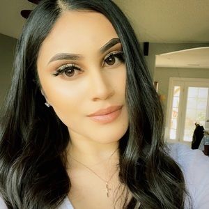 Meet your Posher, Adriana